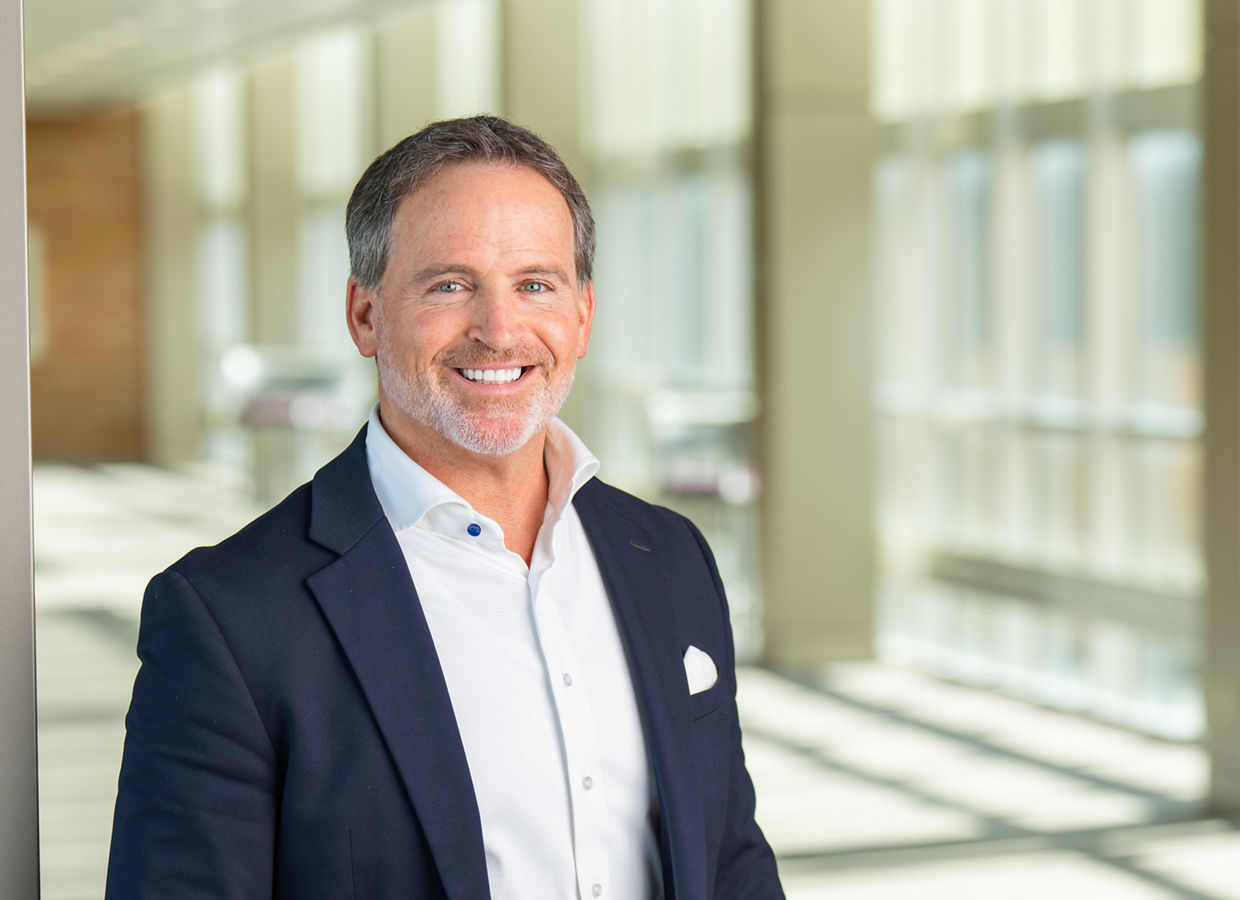 索尔文特公司首席执行官的官方肖像。