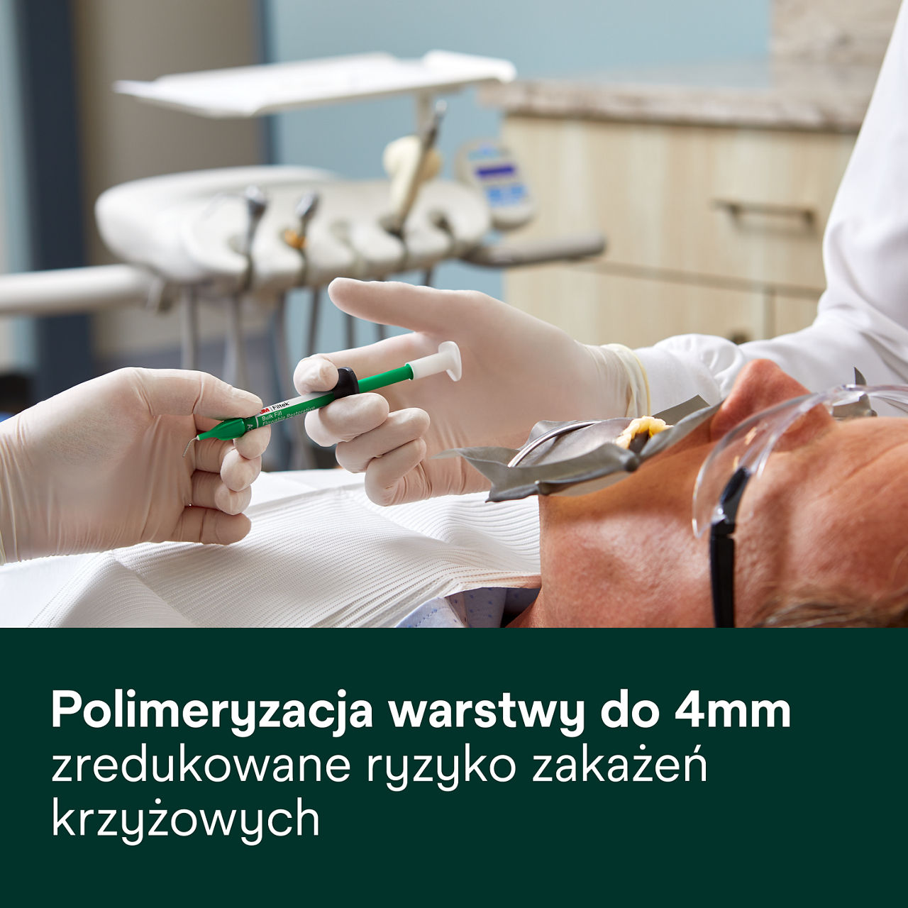 4- Filtek Bulk Fill Flowable Syringe: Polimeryzacja warstwy do 4mm