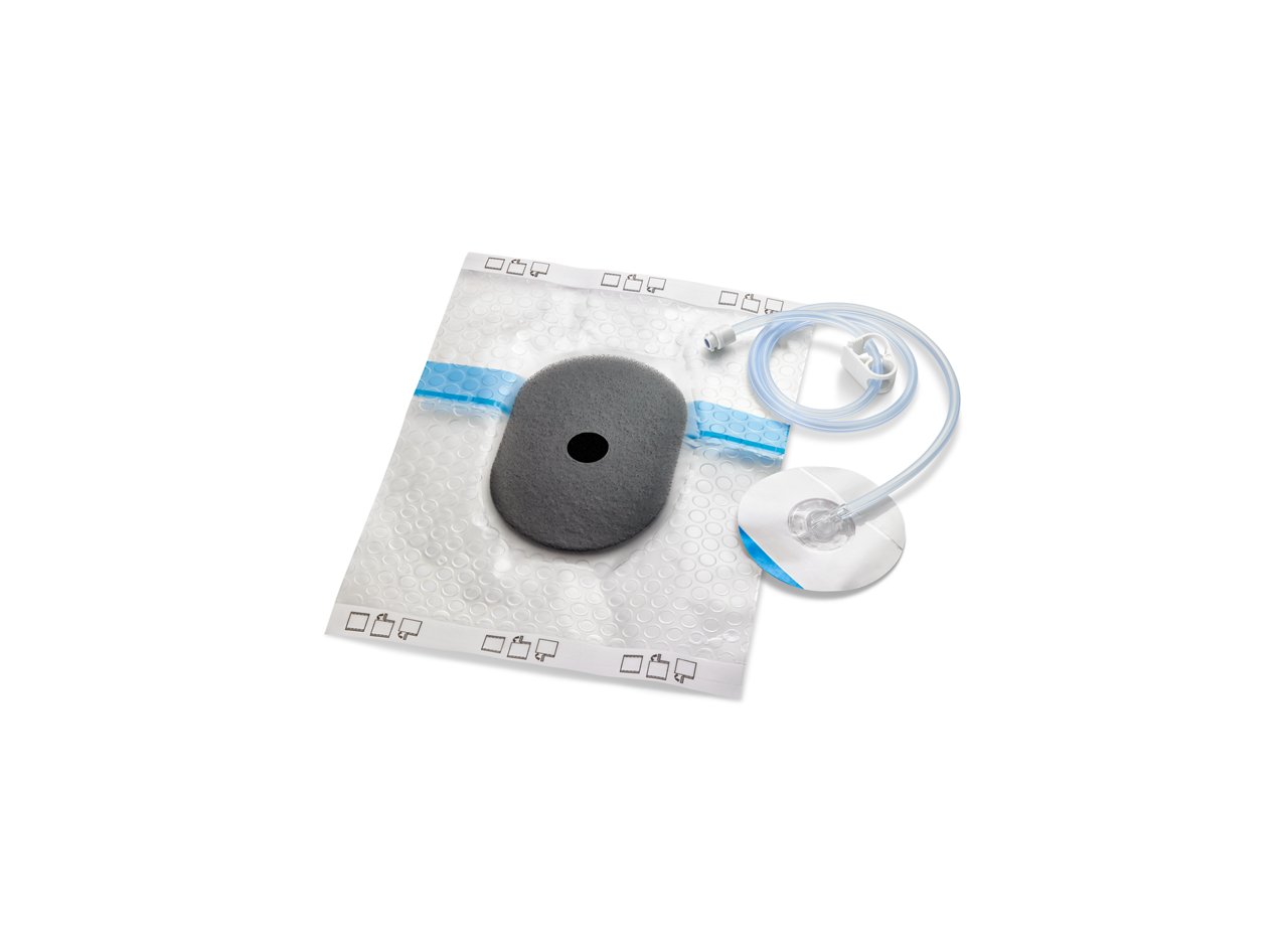 3M V.A.C. 简易贴敷料，中号，带衬垫，正面带SensaT.R.A.C.垫视图。