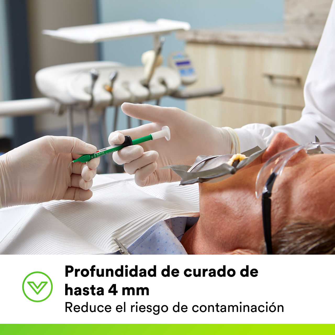 (4)  Filtek Bulk Fill Jeringa de resina fluida: Hasta 4 mm de profundidad de curado