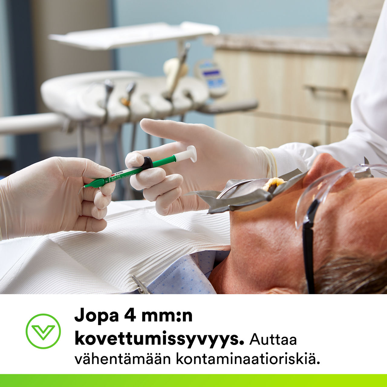 (4) 3M™ Filtek™ Bulk Fill Flowable -virtaava restoratiivinen ruisku: Jopa 4 mm:n kovettumissyvyys