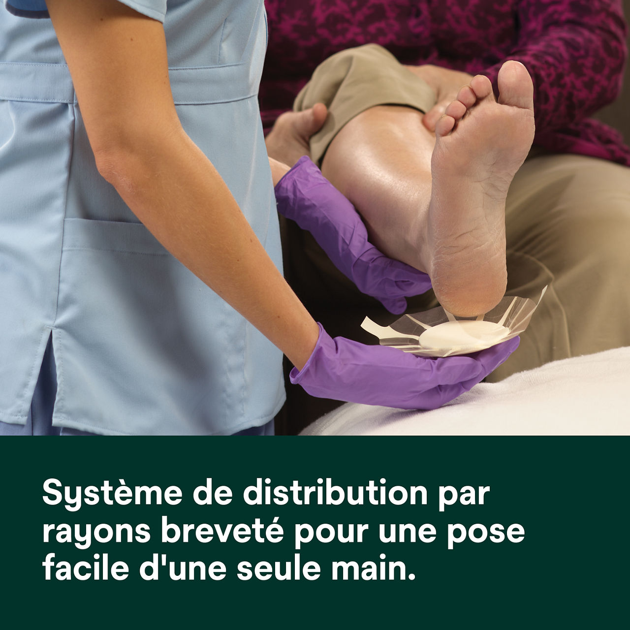 (3) Tegaderm HP Mousse : Système de distribution par rayons pour une application facile à une main