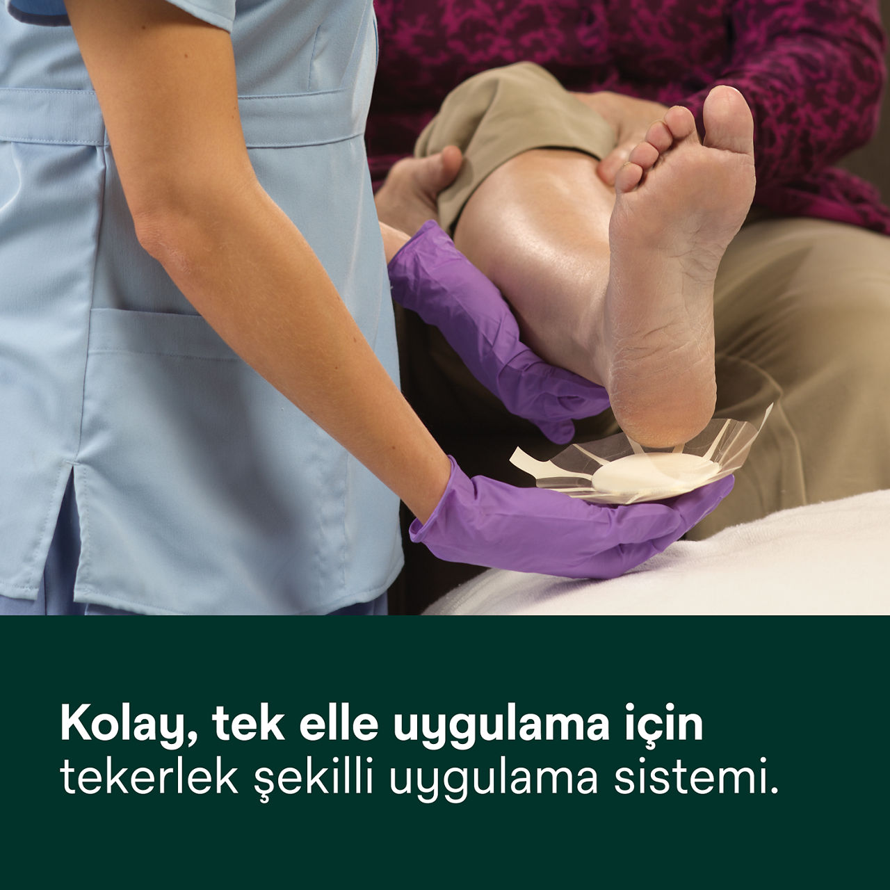 (3) Tegaderm HP Skumförband: Kolay, tek elle uygulama için patentli appliceringsystem