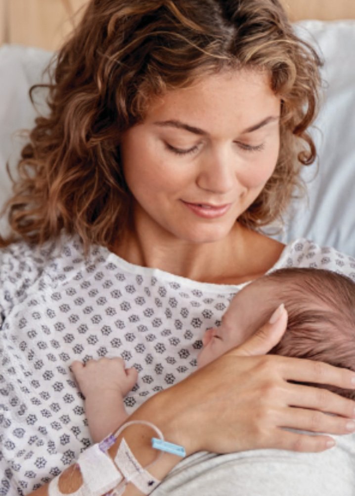 3M™ Tegaderm™ IV Advanced Dressing 1683 Lifestyle Image, featuring mother and newborn baby in hospital