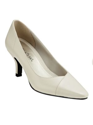 narrow casual shoes