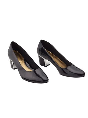 Black Deanna Pumps by Soft Style®