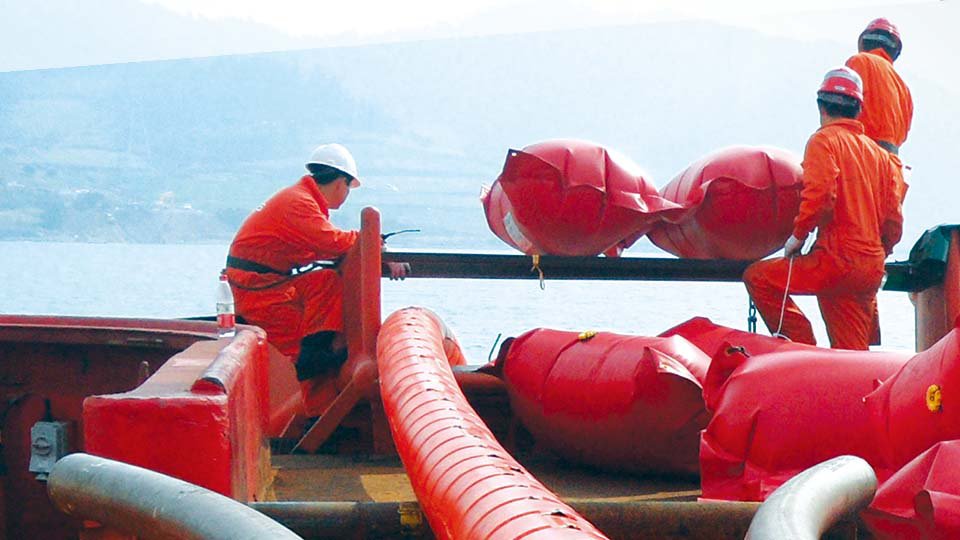 Bright sun shining on solar panels against a clear blue sky, highlighting Panduit's commitment to renewable energy.