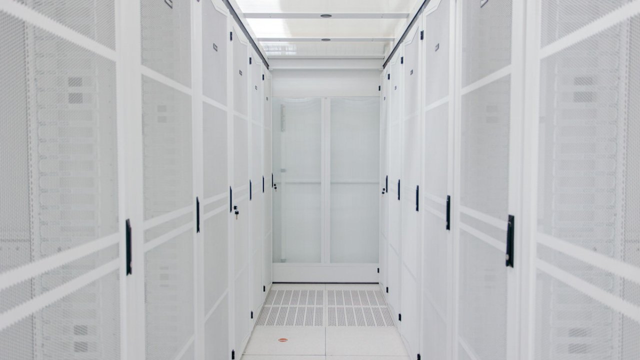 Panduit Net-Contain Universal Aisle Containment System