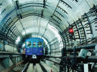 Large tunnel with cables