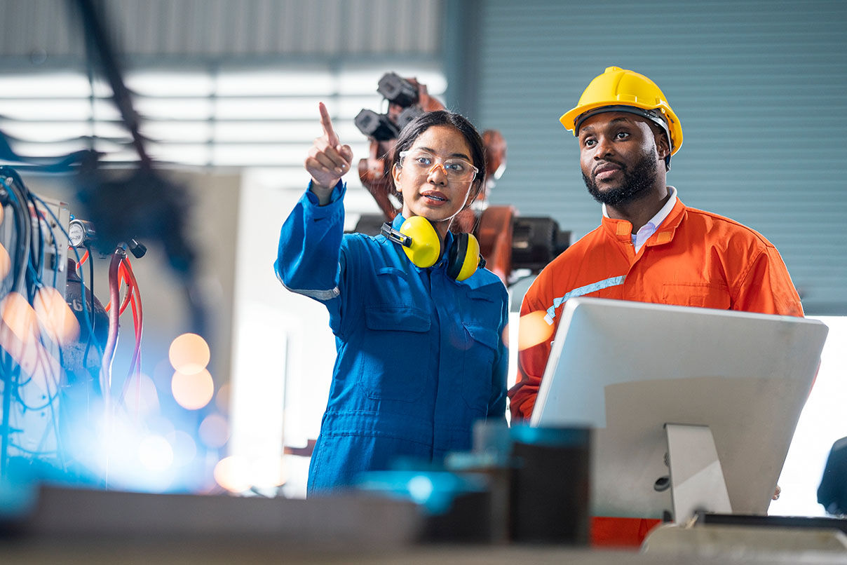 5 HR Challenges in the Manufacturing Industry Leaders Can’t Ignore 