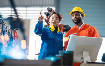 5 HR Challenges in the Manufacturing Industry Leaders Can’t Ignore 