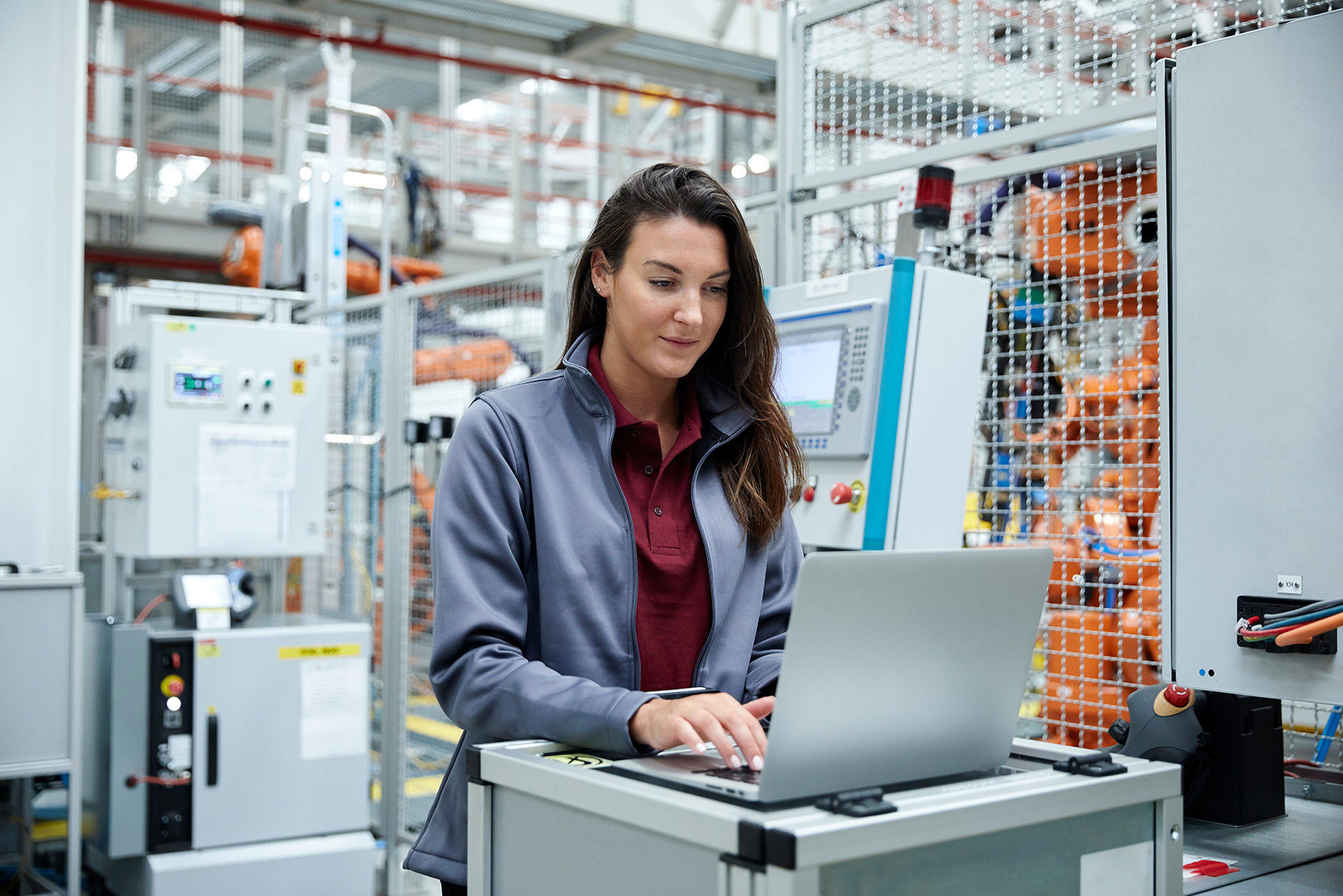 5 Benefits of HR and Payroll Solutions for Manufacturing