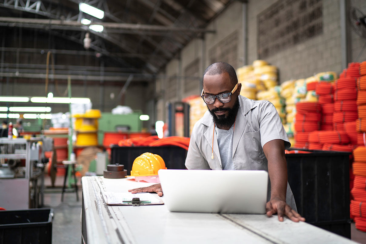 8 Best Manufacturing Payroll Software Solutions to Streamline Pay and Boost Compliance