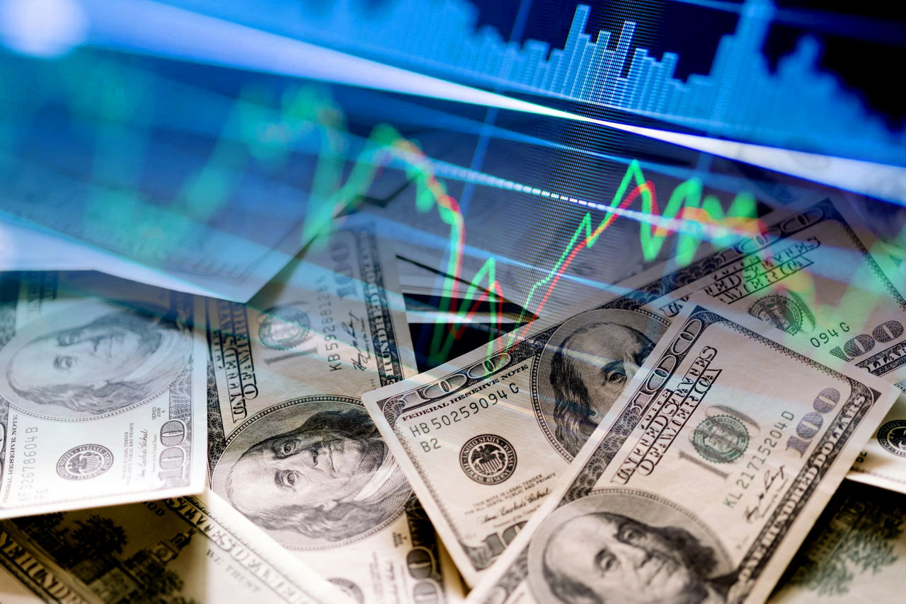 US Growth Stays Strong as Fed Weighs Next Move