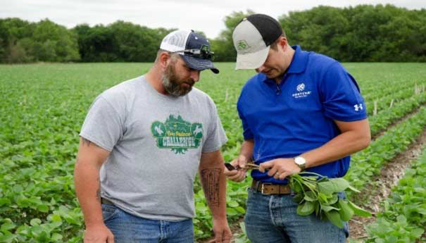 Pioneer Territory Manager Clint Pickard sharing crop management information with a S.A.V.E. participant.