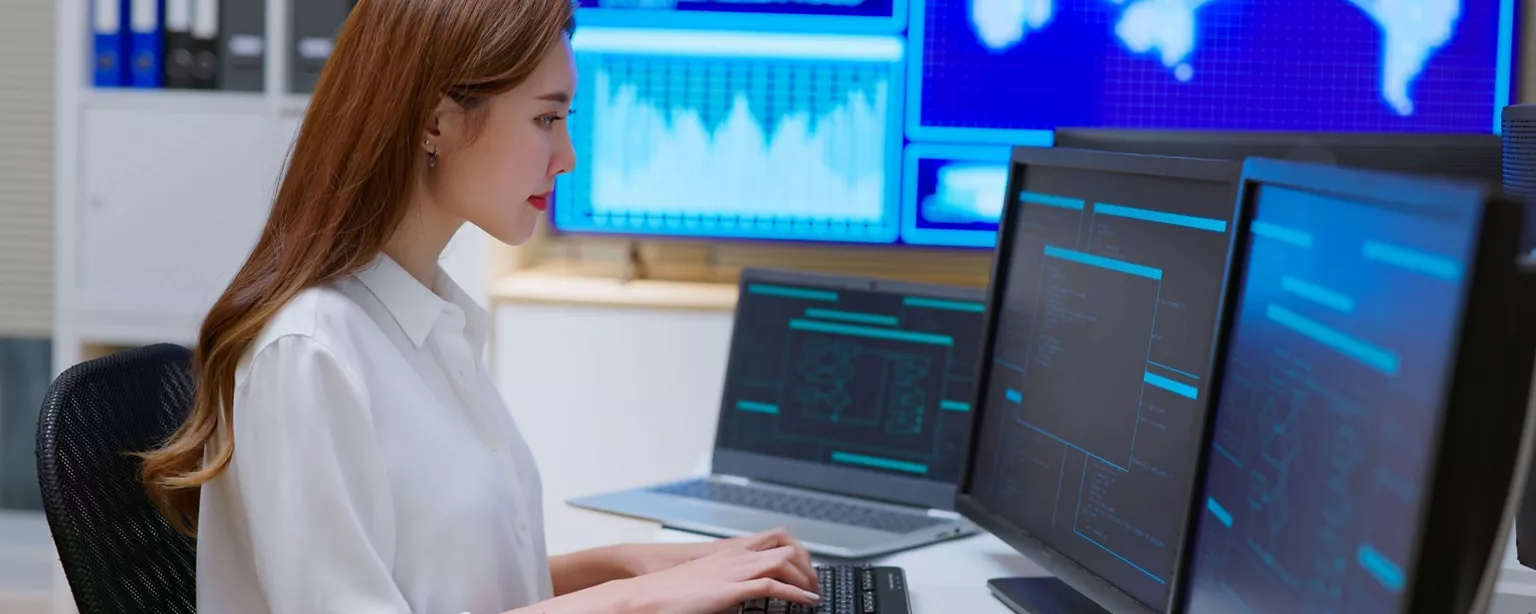 A business lady typing at the computers