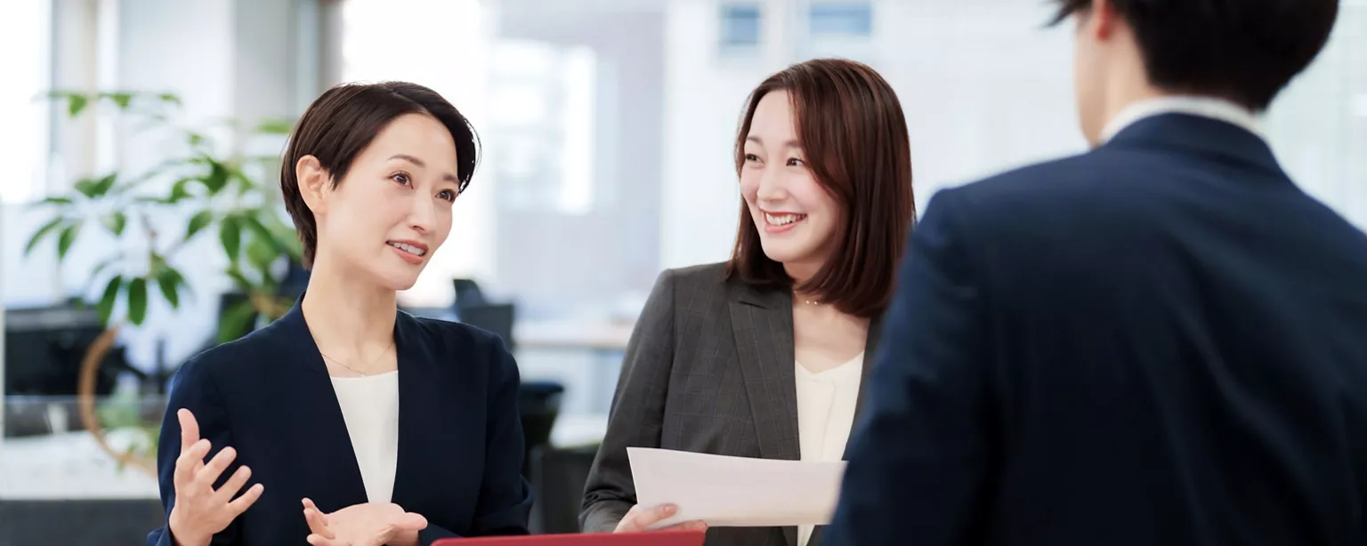 Two finance ladies talking about issue with a male colleague