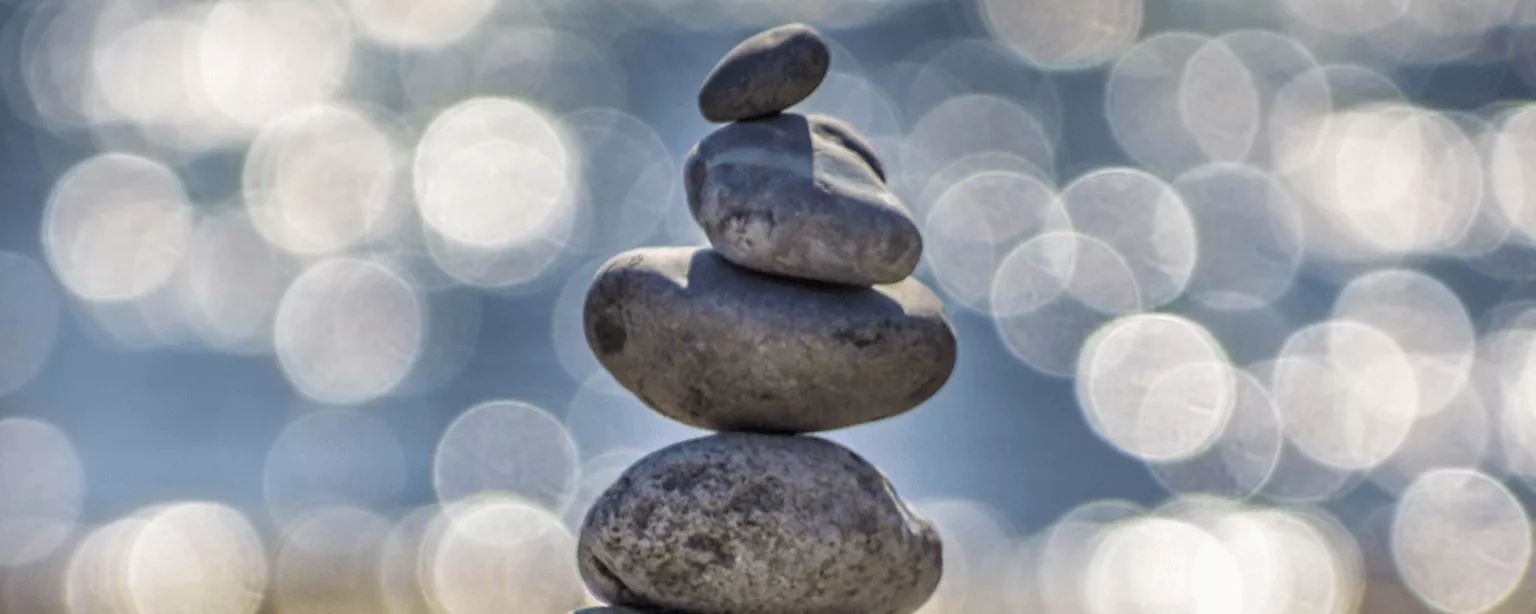 Türmchen aus gestapelten Kieselsteinen