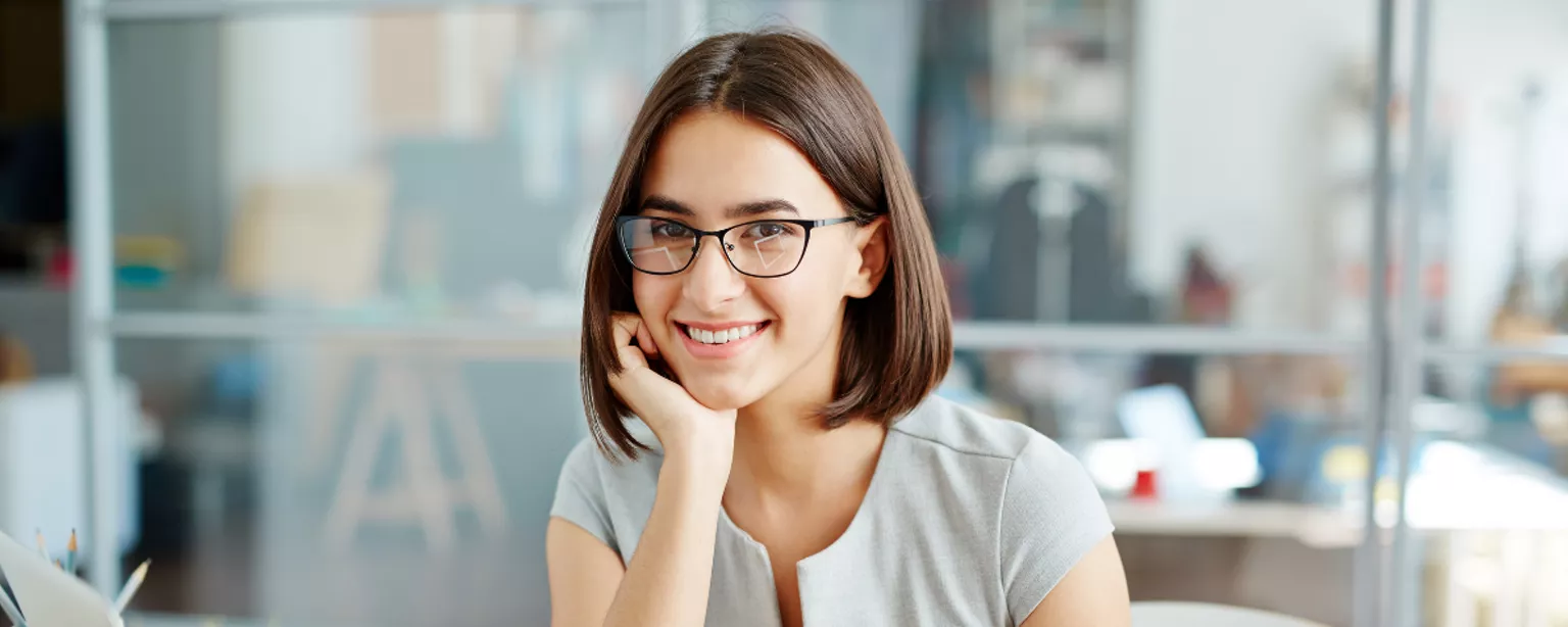 Employee negotiating a pay rise with her manager