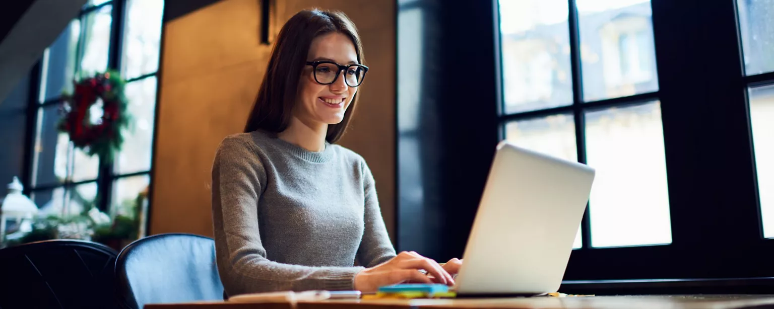 New year, new career: A woman looks for employment opportunities on her laptop.