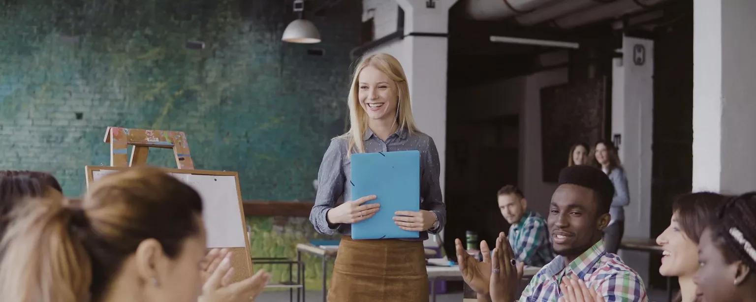 Entdecken Sie das Potenzial Ihrer jungen Mitarbeiter und bereiten Sie sie auf ihre Aufgaben in Führungspositionen vor. 