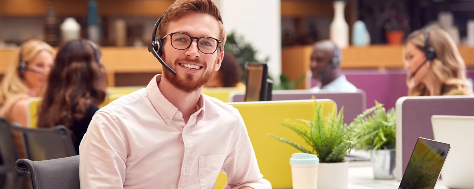 un employé célébrant la Journée des professionnels de l'administration 2026 