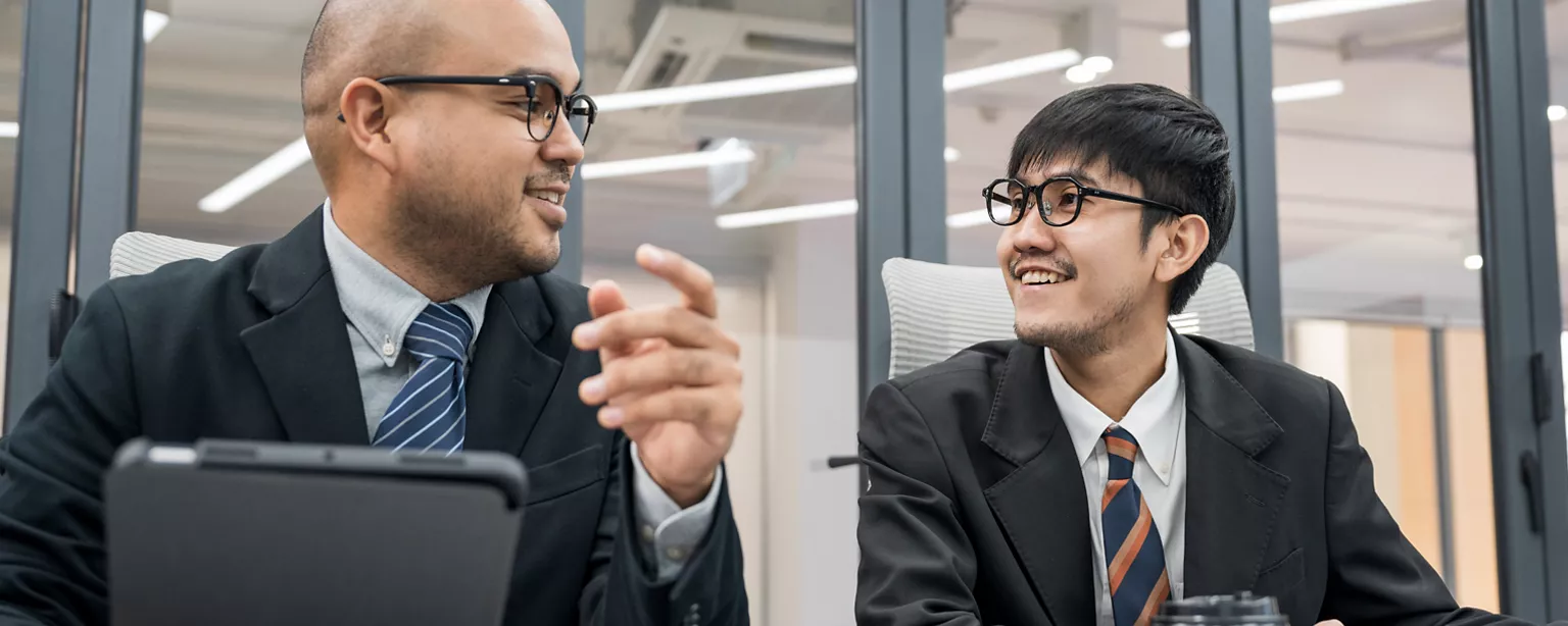 two men in a performance review appraisal