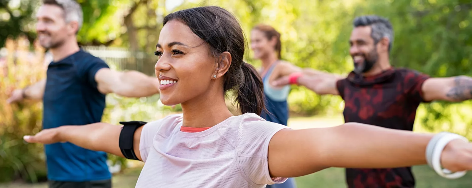 Top benefits and perks for Canadian workers and employers — woman participating in outdoor exercise class
