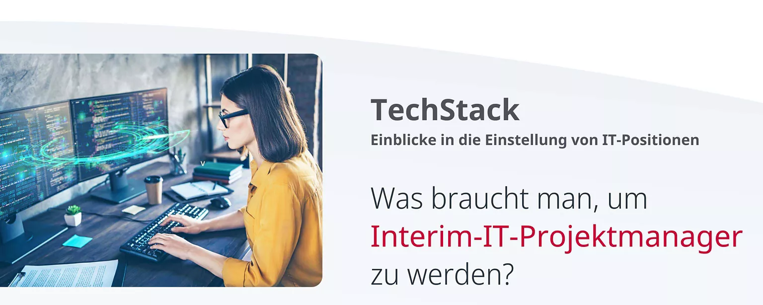 Frau sitzt vor dem PC