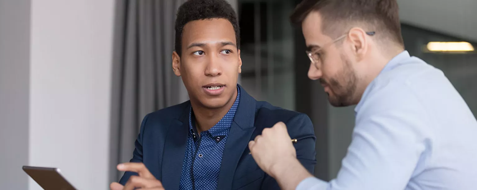 2 hommes en réunion