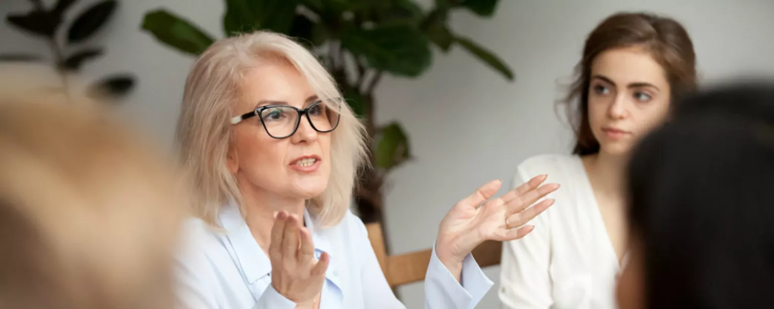 Vrouw stelt business case voor