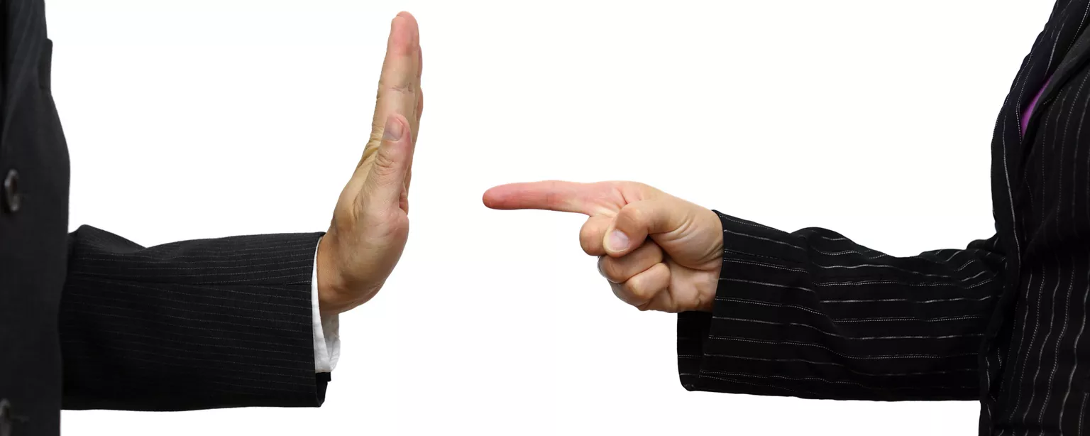 savoir dire non à son manager. jeux de mains ordre et opposition