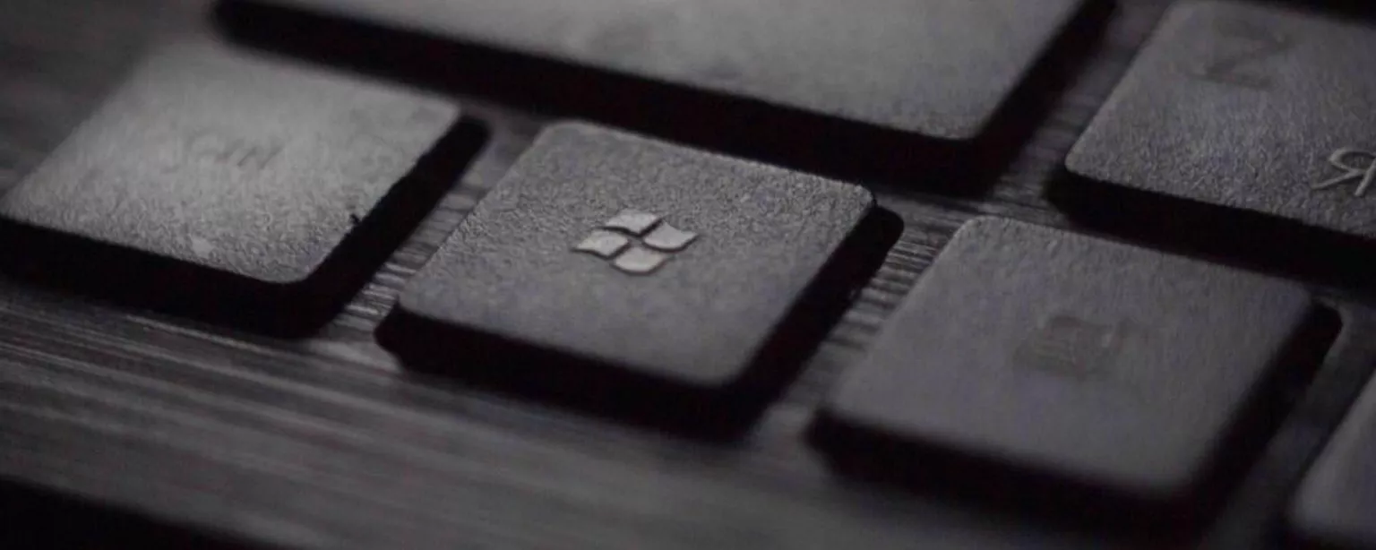 Das Microsoft-Logo auf einer Tastatur