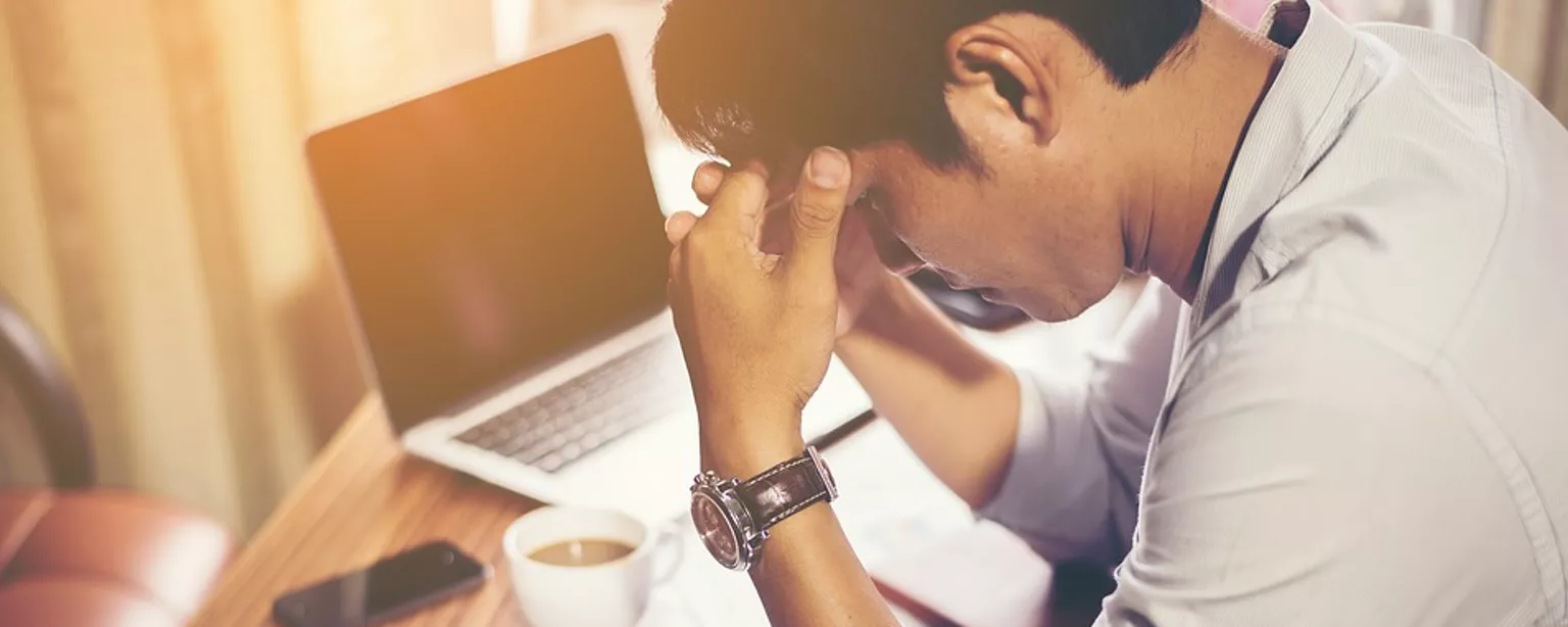 Chorar no trabalho: certo ou errado?