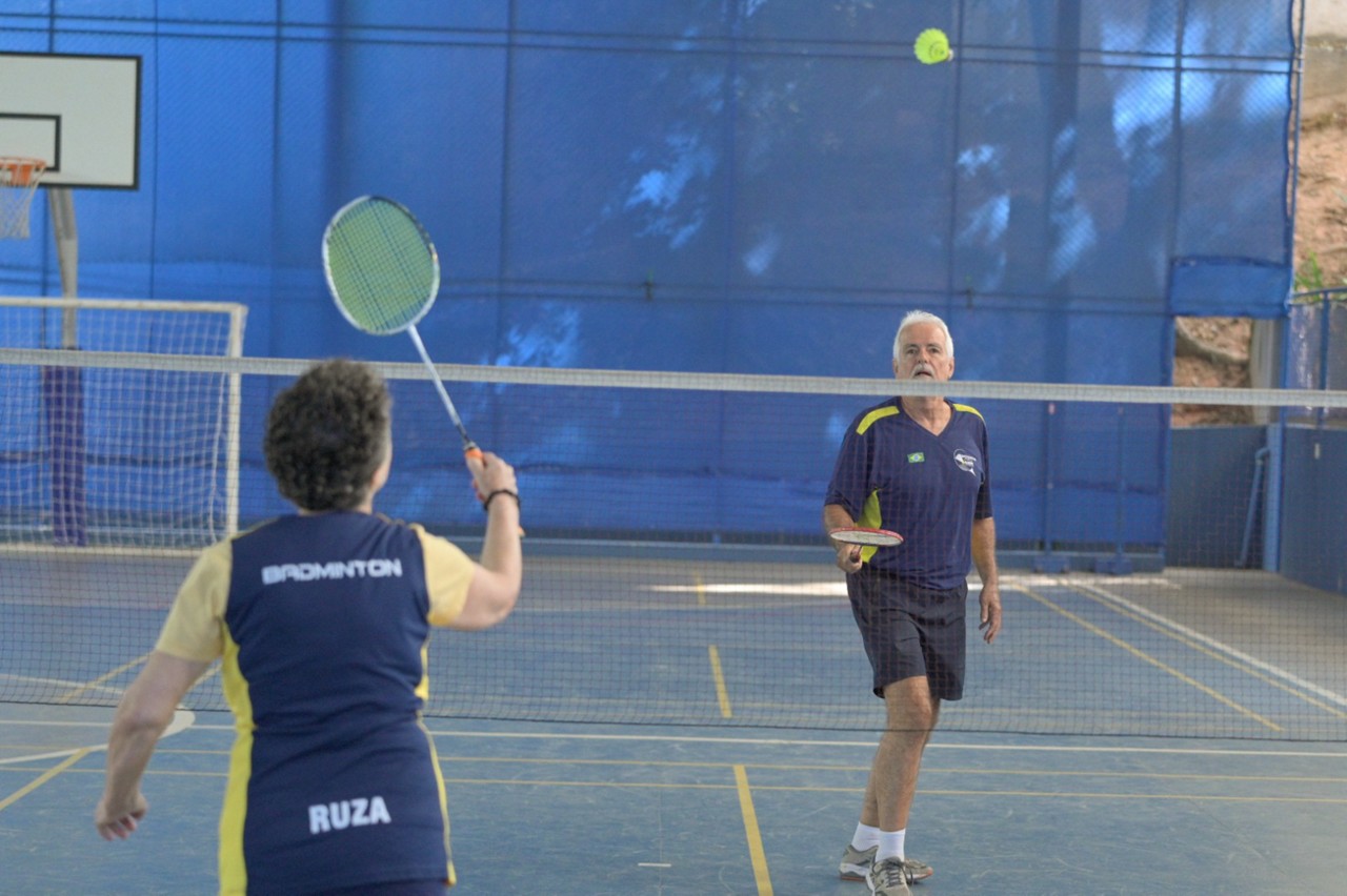 Em Belo Horizonte, crianças e idosos praticam Badminton, modalidade que, apesar de ser ‘pouco conhecida’ no Brasil, vai estar presente nas Olimpíadas