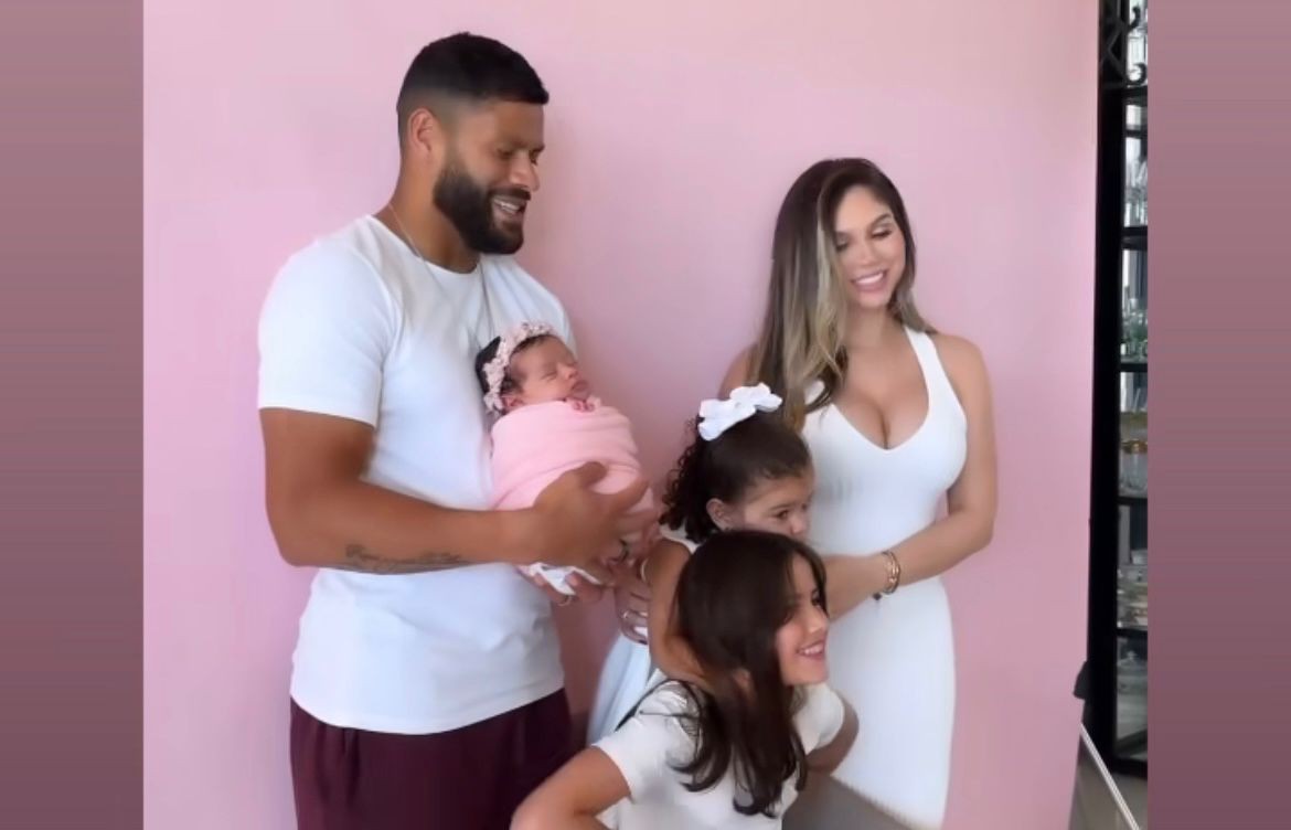Hulk, a esposa Camila Ângelo e suas três filhas
