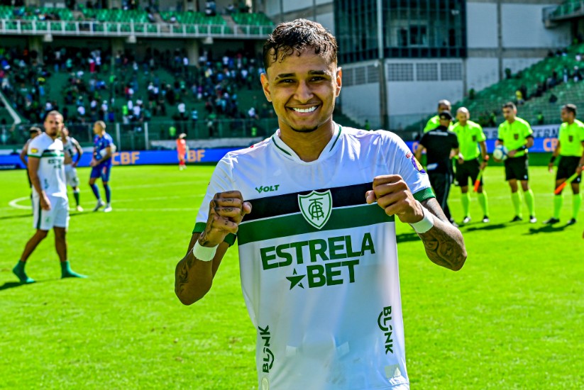 Adyson foi o autor do gol que abriu a vitória do América diante do Operário, nesse sábado (6)