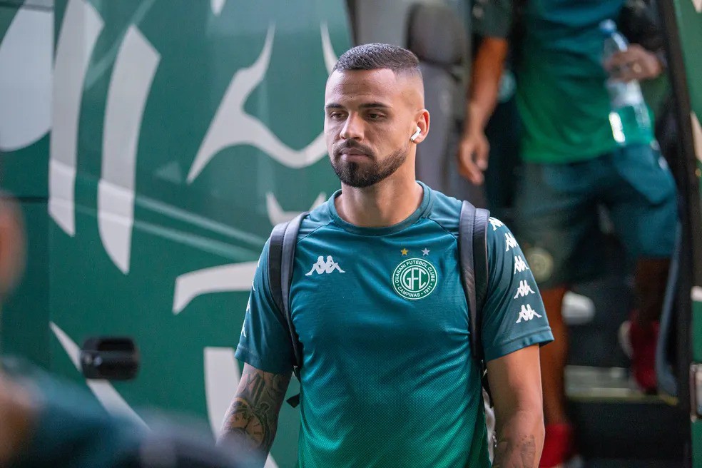 Zagueiro Lucão quando vestiu a camisa Guarani 