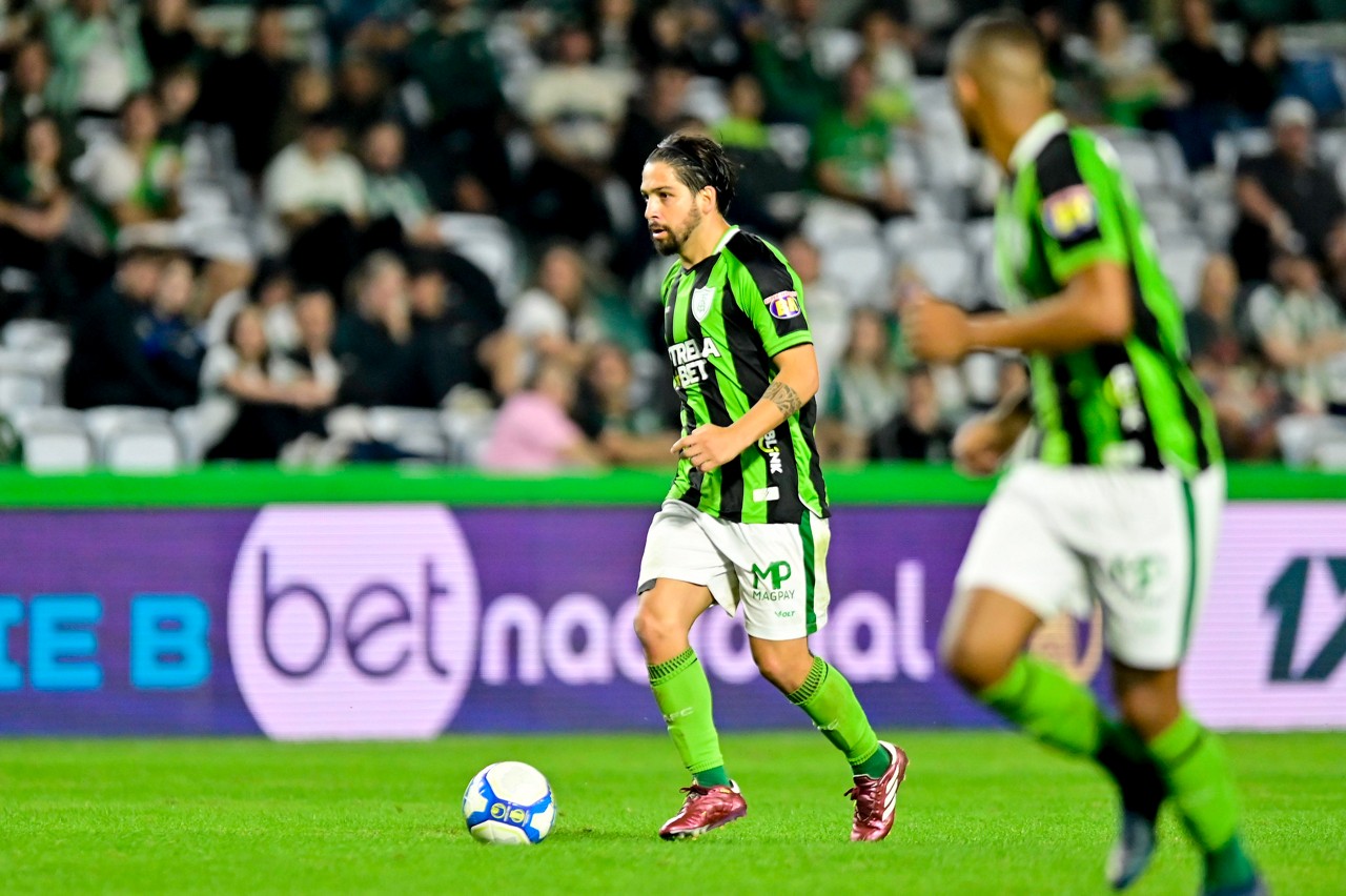 Benítez se lesionou na partida entre América e Coritiba, pela 11ª rodada da Série B