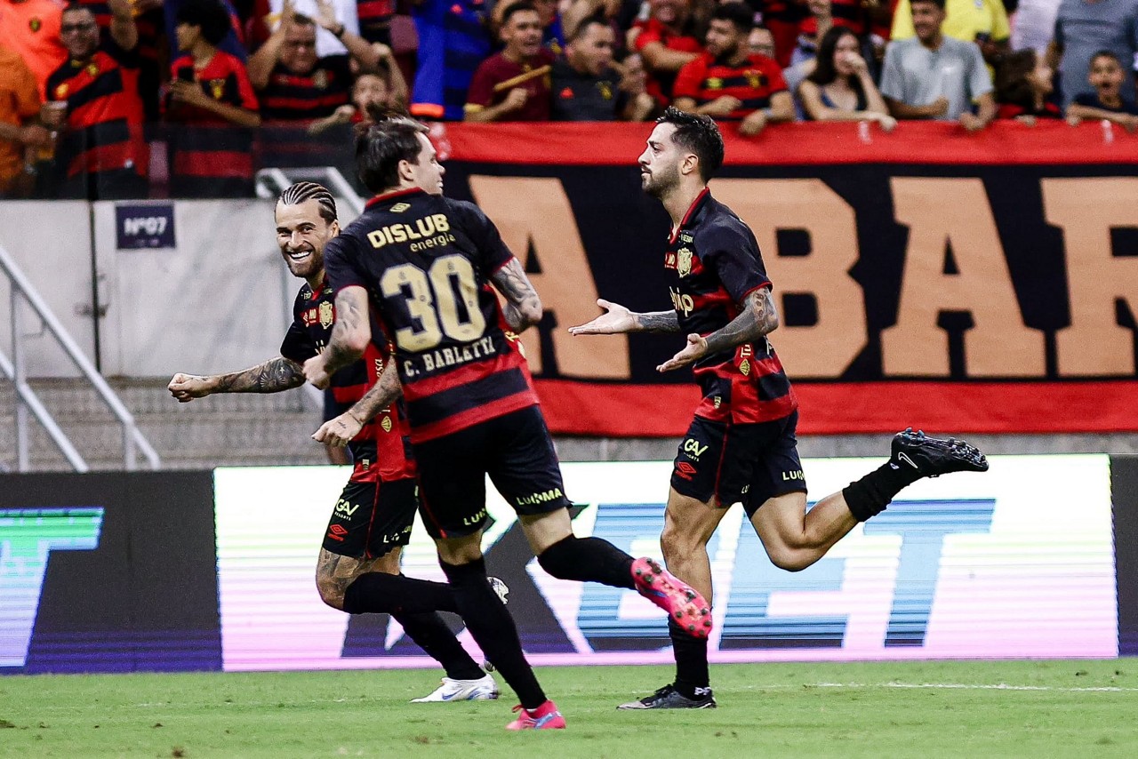 Fabricio Domínguez anotou dois gols na vitória do Leão