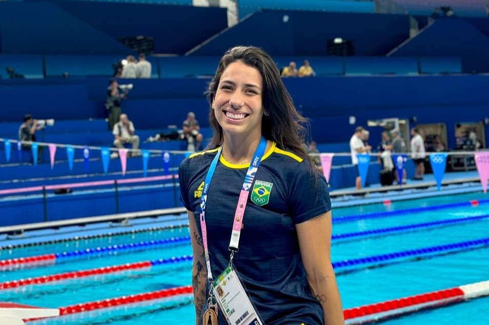 Ana Carolina Vieira representava o Brasil na natação, mas acabou expulsa da delegação 