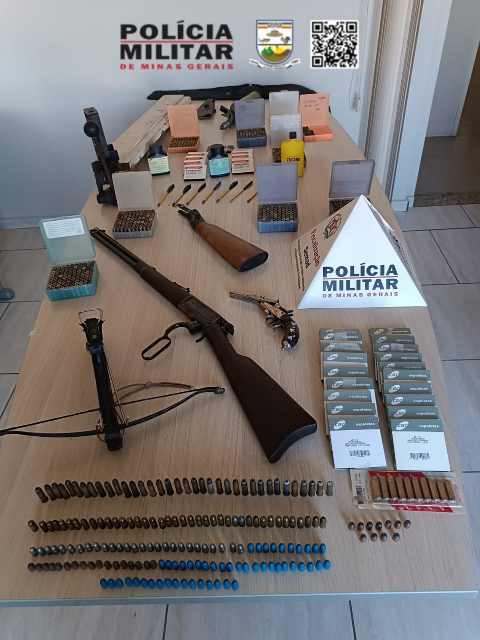 Armas e munições apreendidas com o militar do Exército