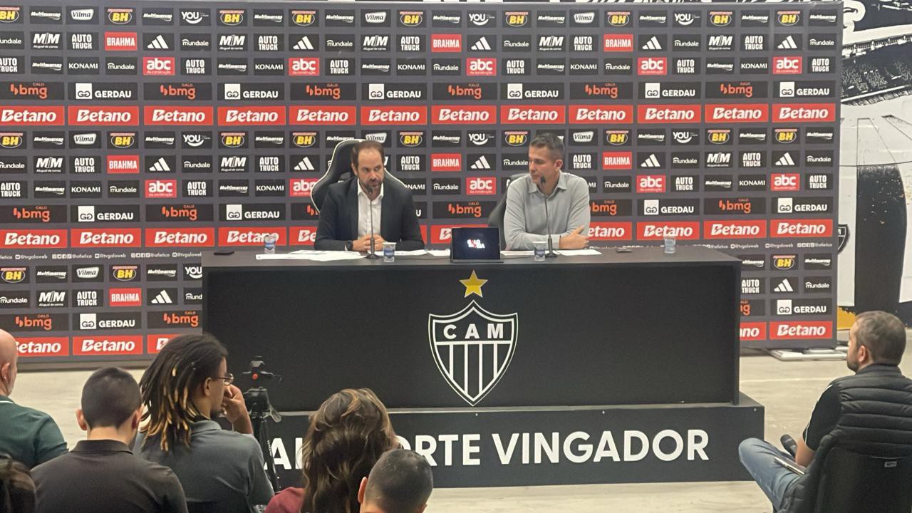 Bruno Muzzi, CEO do Atlético, e Victor Bagy, diretor de futebol, concedem entrevista coletiva nesta quinta-feira, 11 de julho