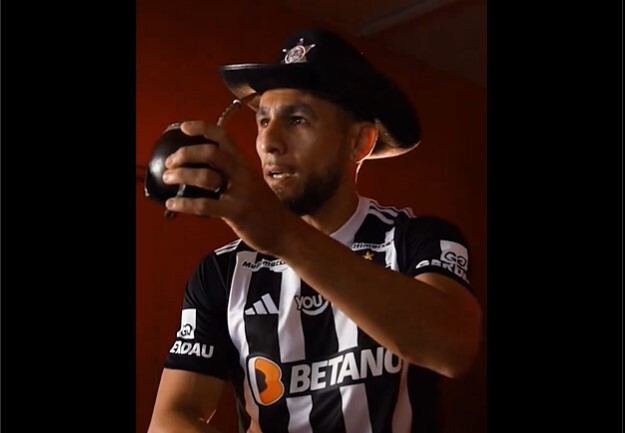 Alonso caracterizado como xerife: Atlético exaltou o retorno do zagueiro paraguaio