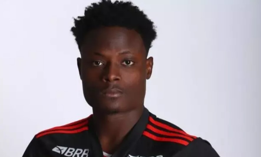 Nigeriano foi monitorado pelo Atlético, mas fechou contrato em definitivo com o Flamengo