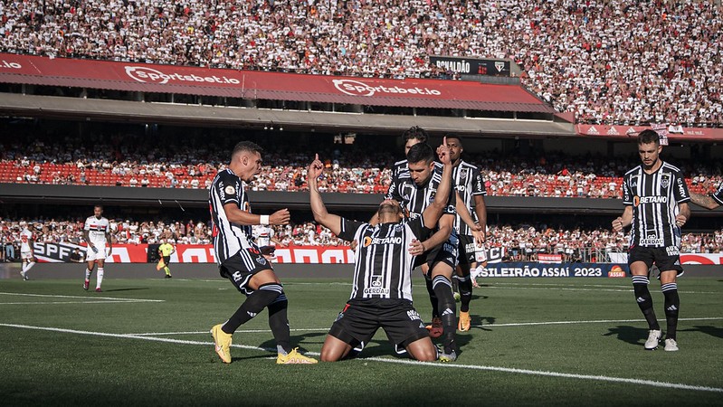 Confronto entre Galo e São Paulo é marcado por equilíbrio, mas com vantagem alvinegra