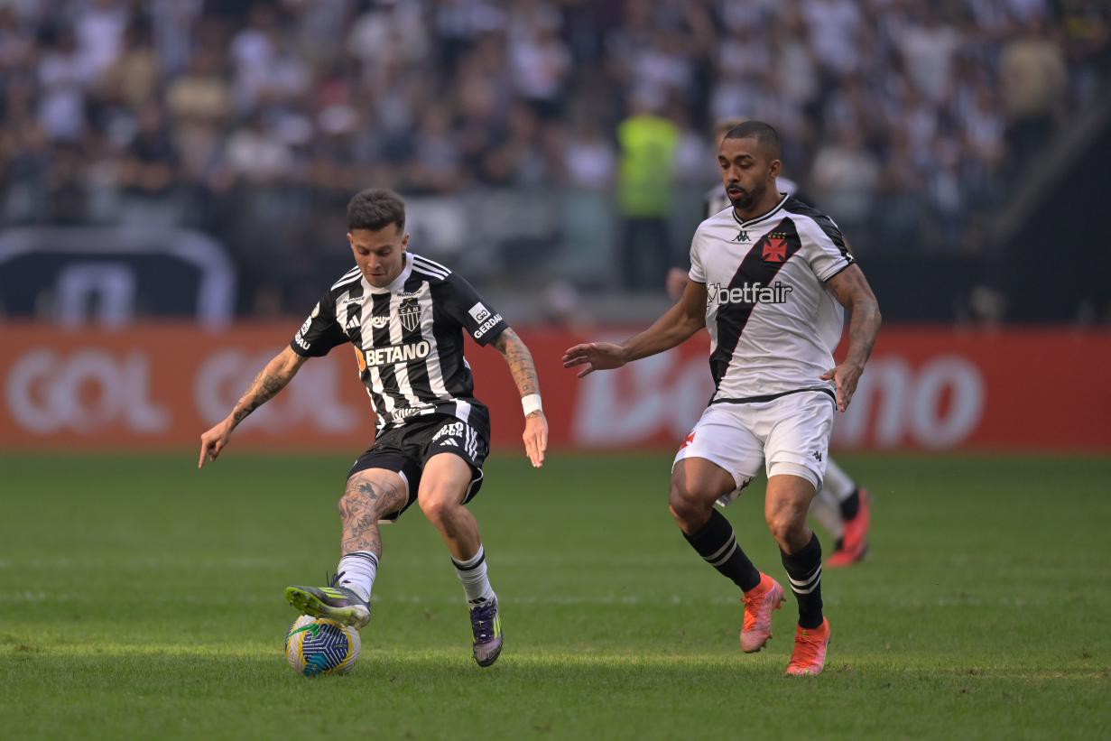 Bernard foi substituído durante a segunda etapa da partida