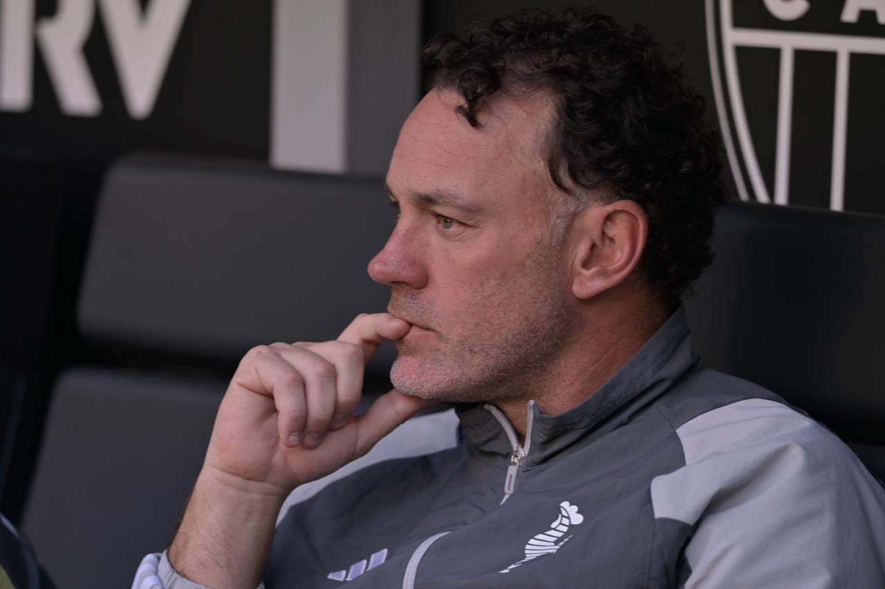 Gabriel Milito, técnico do Atlético, em jogo contra o Vasco