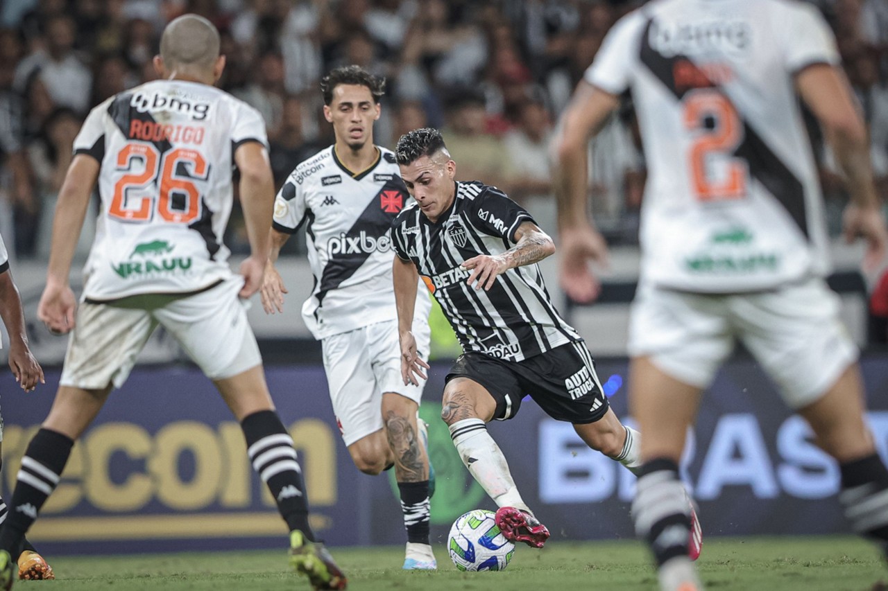 Galo foi derrotado pelo Vasco, por 2 a 1, no Mineirão, na estreia do Brasileirão 2023