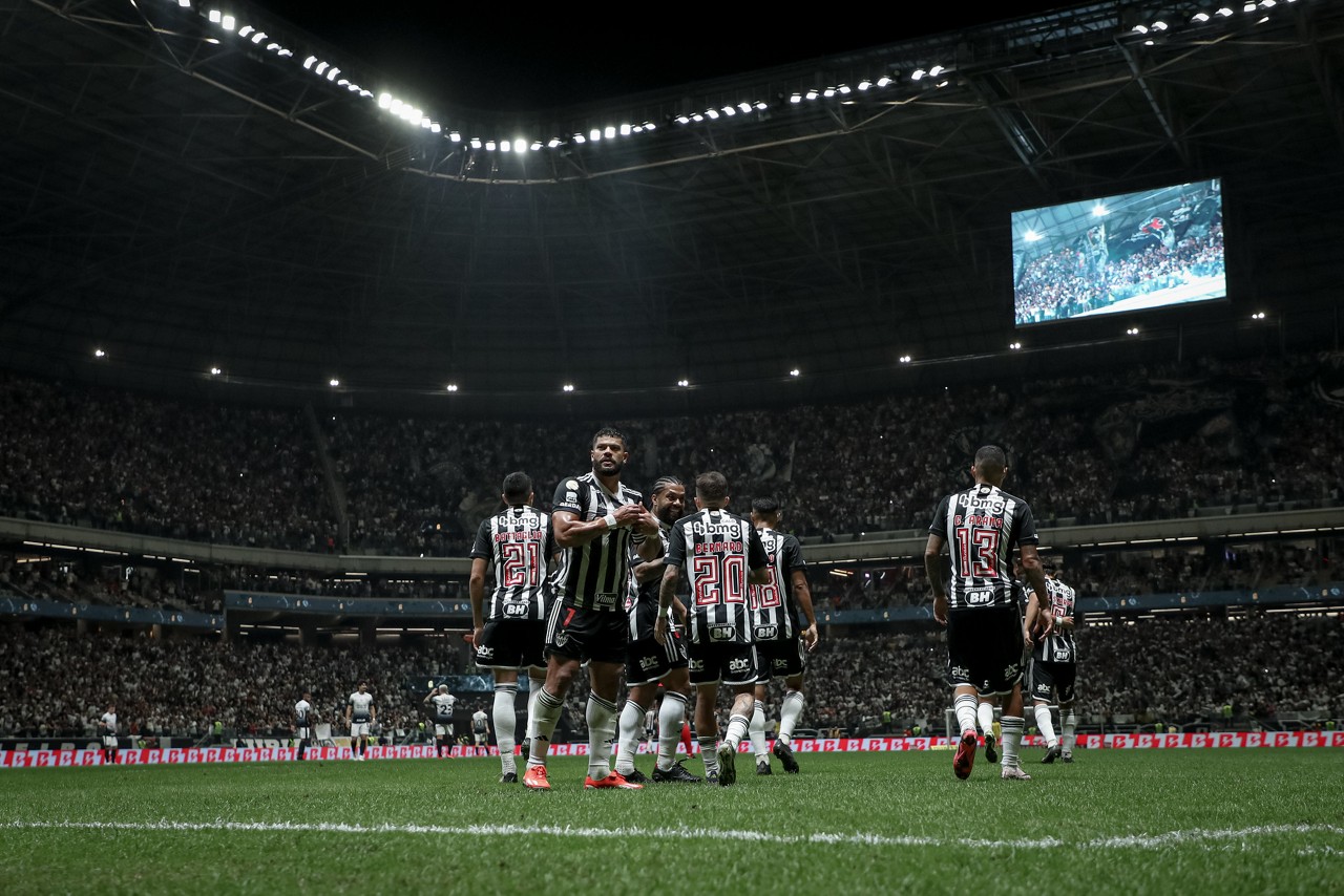 Hulk comemora um de seus gols na vitória por 2 a 1 sobre o Corinthians, na Arena MRV